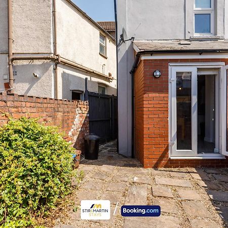 Comfy 3Bed House By Stirkmartin Stays Short Lets & Serviced Accommodation Cardiff With Free Parking & 8Mins To City Centre Bagian luar foto