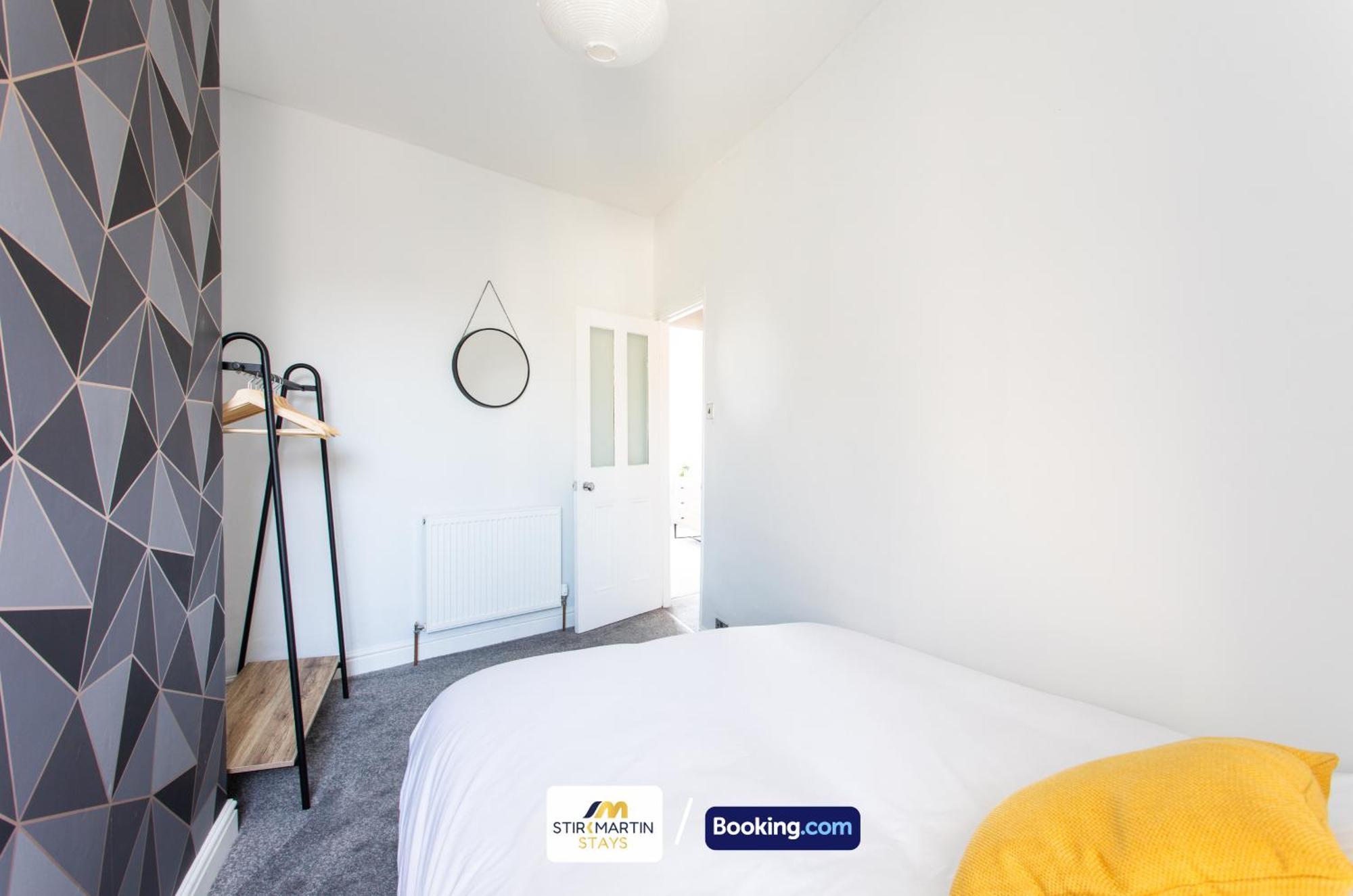 Comfy 3Bed House By Stirkmartin Stays Short Lets & Serviced Accommodation Cardiff With Free Parking & 8Mins To City Centre Bagian luar foto