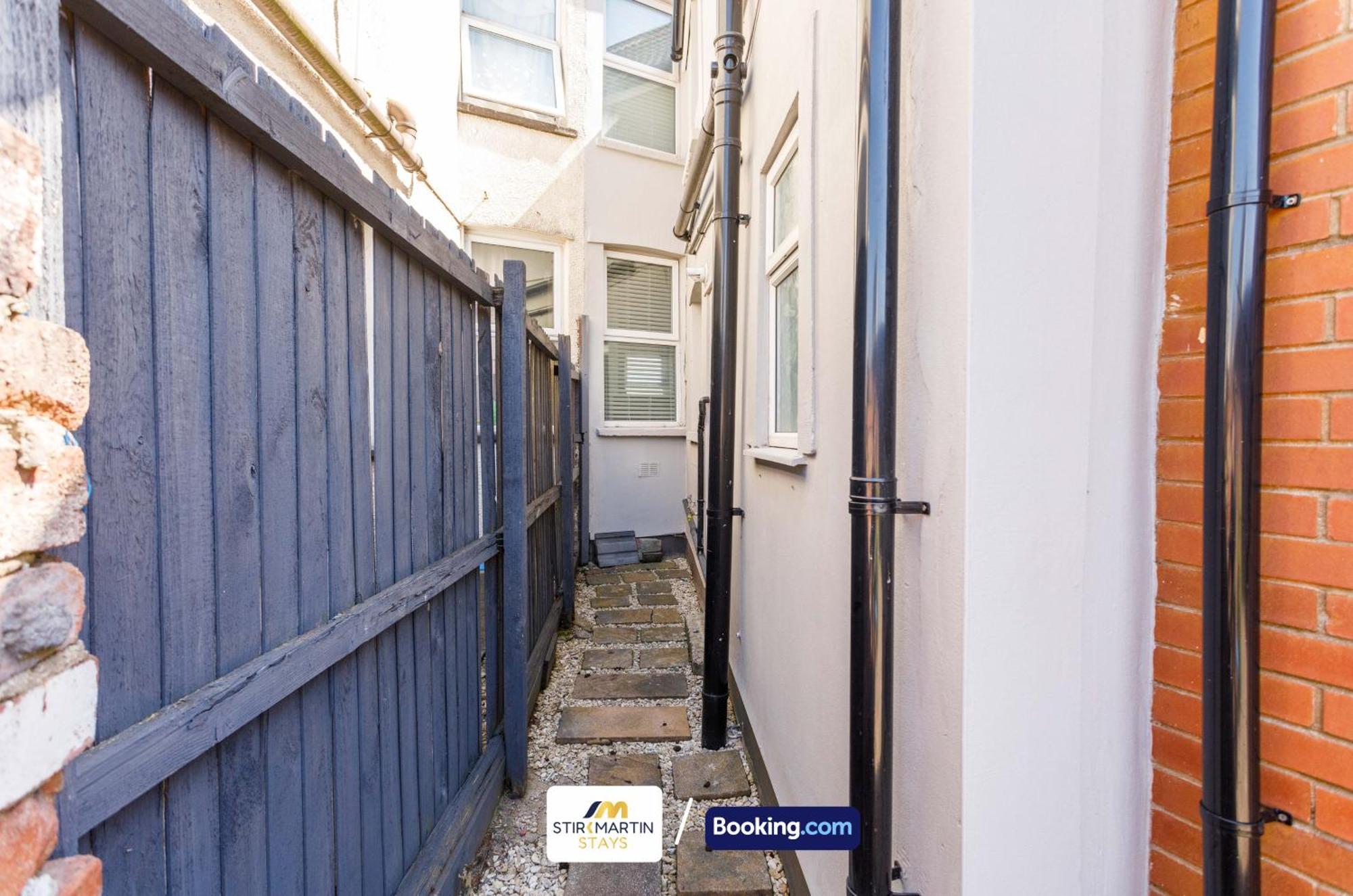Comfy 3Bed House By Stirkmartin Stays Short Lets & Serviced Accommodation Cardiff With Free Parking & 8Mins To City Centre Bagian luar foto