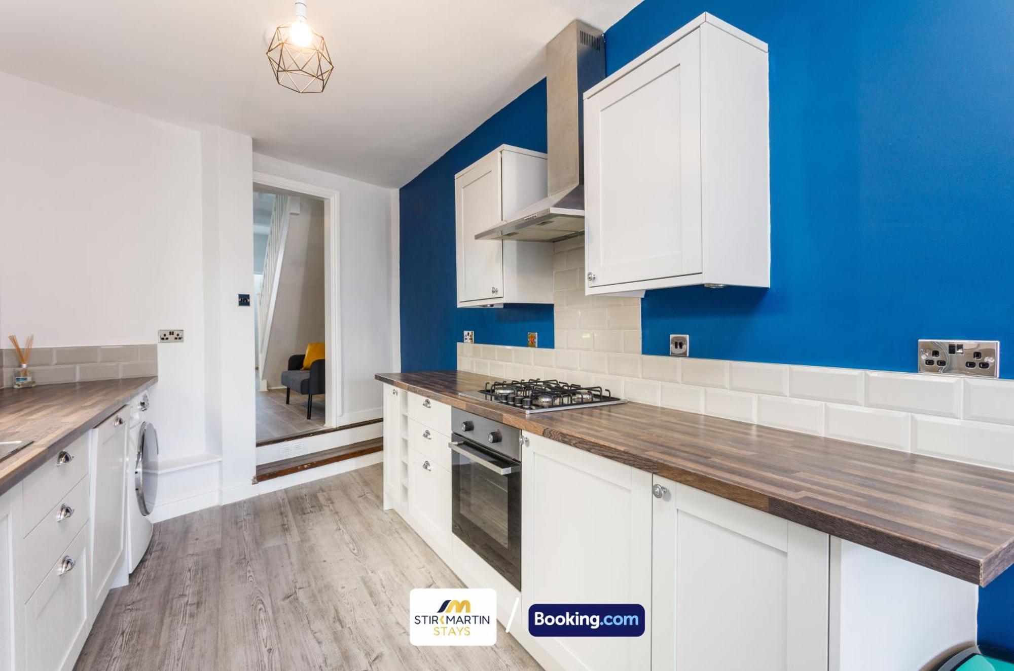 Comfy 3Bed House By Stirkmartin Stays Short Lets & Serviced Accommodation Cardiff With Free Parking & 8Mins To City Centre Bagian luar foto