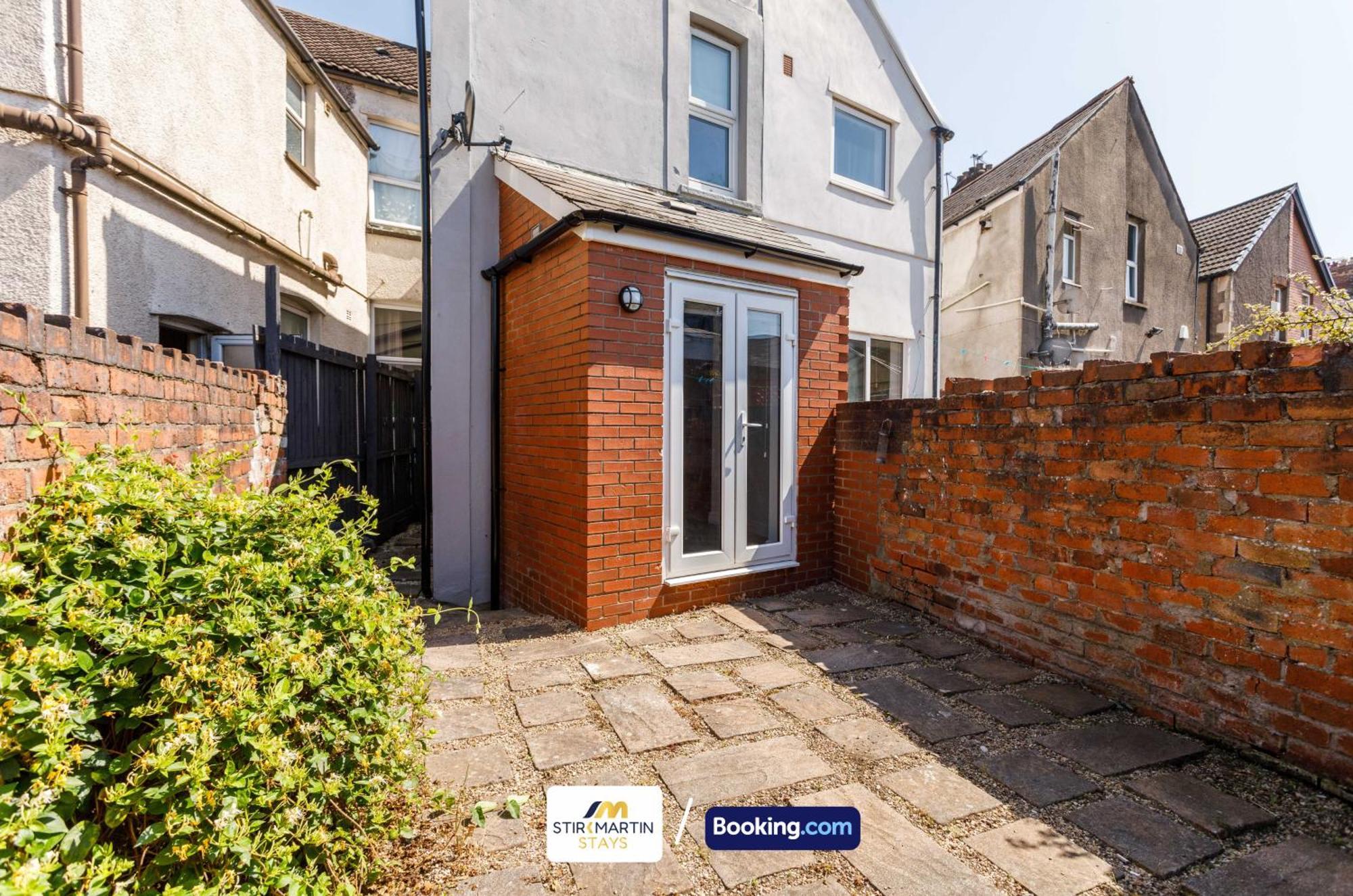 Comfy 3Bed House By Stirkmartin Stays Short Lets & Serviced Accommodation Cardiff With Free Parking & 8Mins To City Centre Bagian luar foto