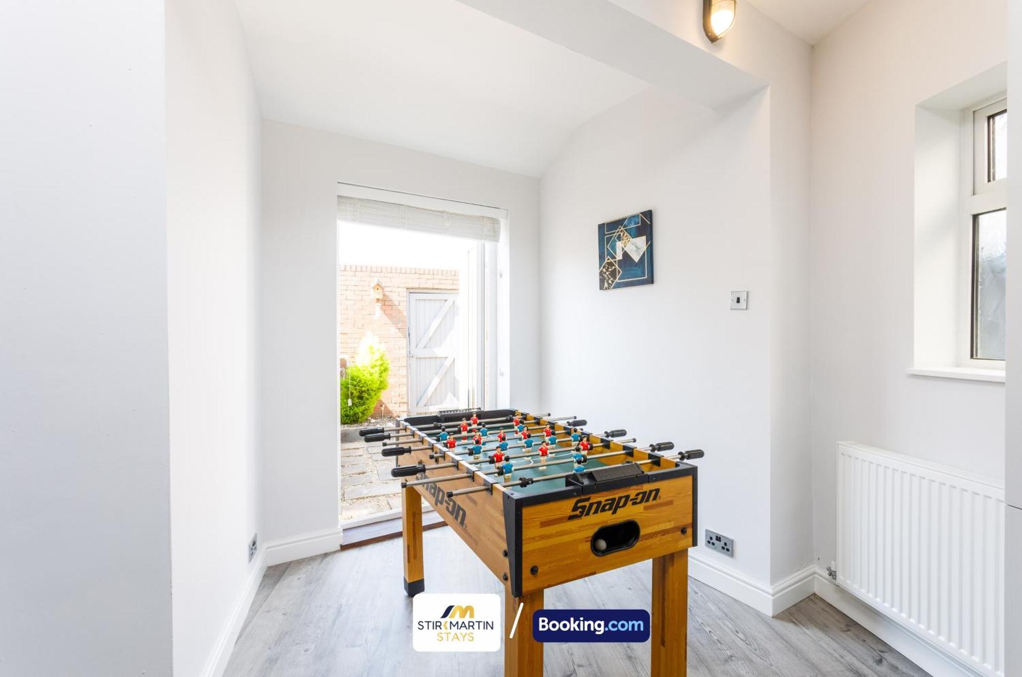 Comfy 3Bed House By Stirkmartin Stays Short Lets & Serviced Accommodation Cardiff With Free Parking & 8Mins To City Centre Bagian luar foto