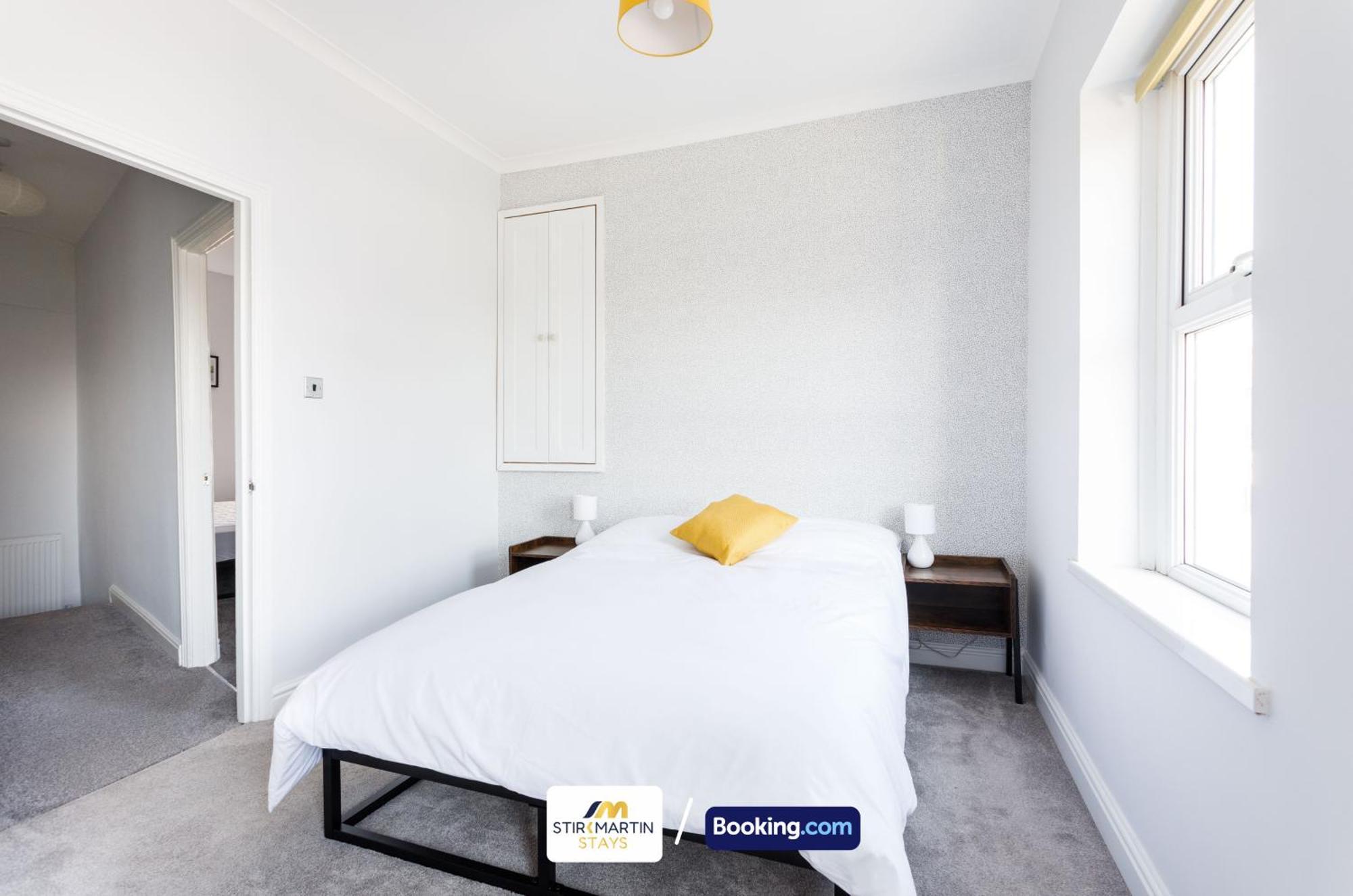 Comfy 3Bed House By Stirkmartin Stays Short Lets & Serviced Accommodation Cardiff With Free Parking & 8Mins To City Centre Bagian luar foto
