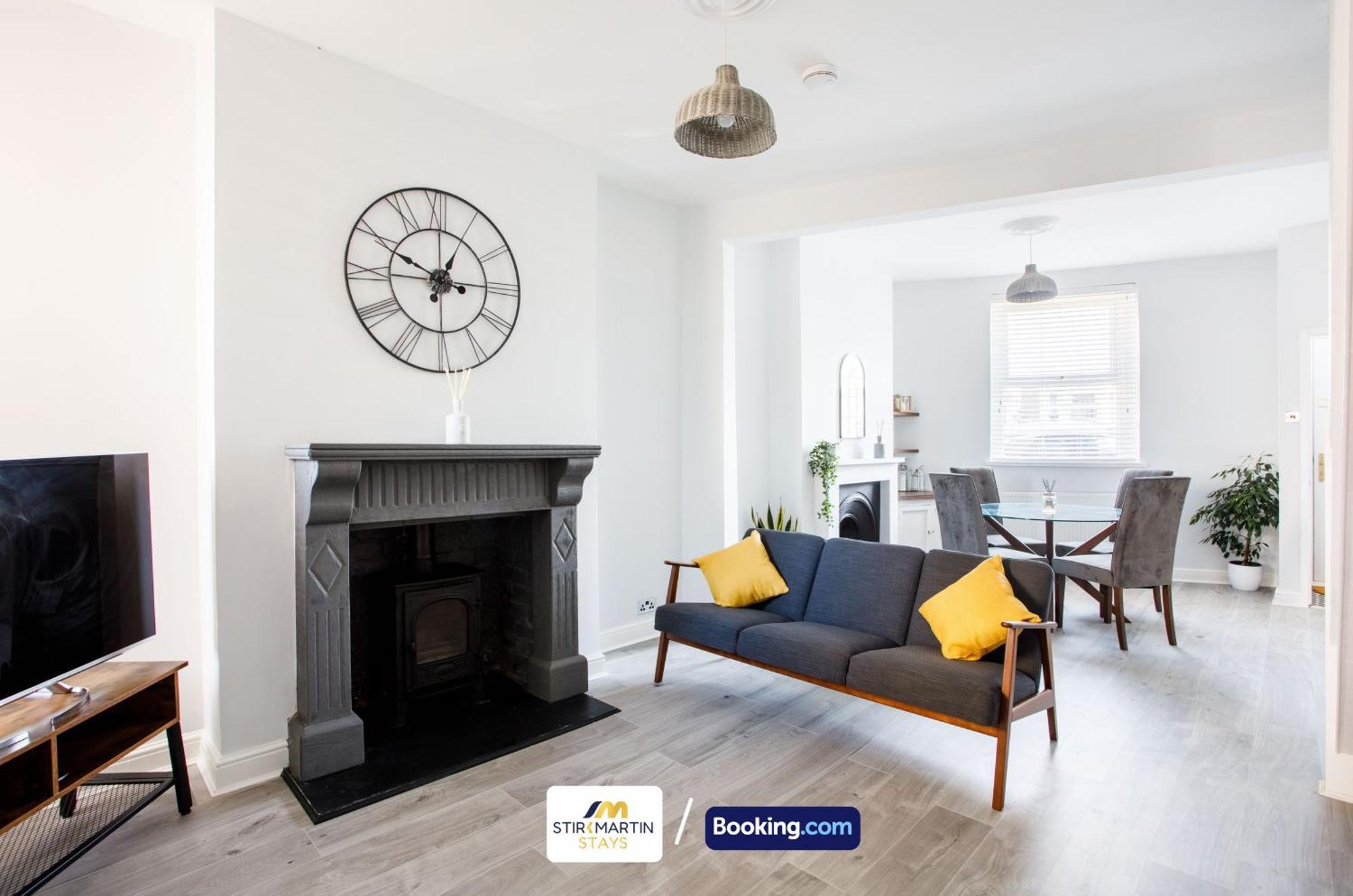 Comfy 3Bed House By Stirkmartin Stays Short Lets & Serviced Accommodation Cardiff With Free Parking & 8Mins To City Centre Bagian luar foto