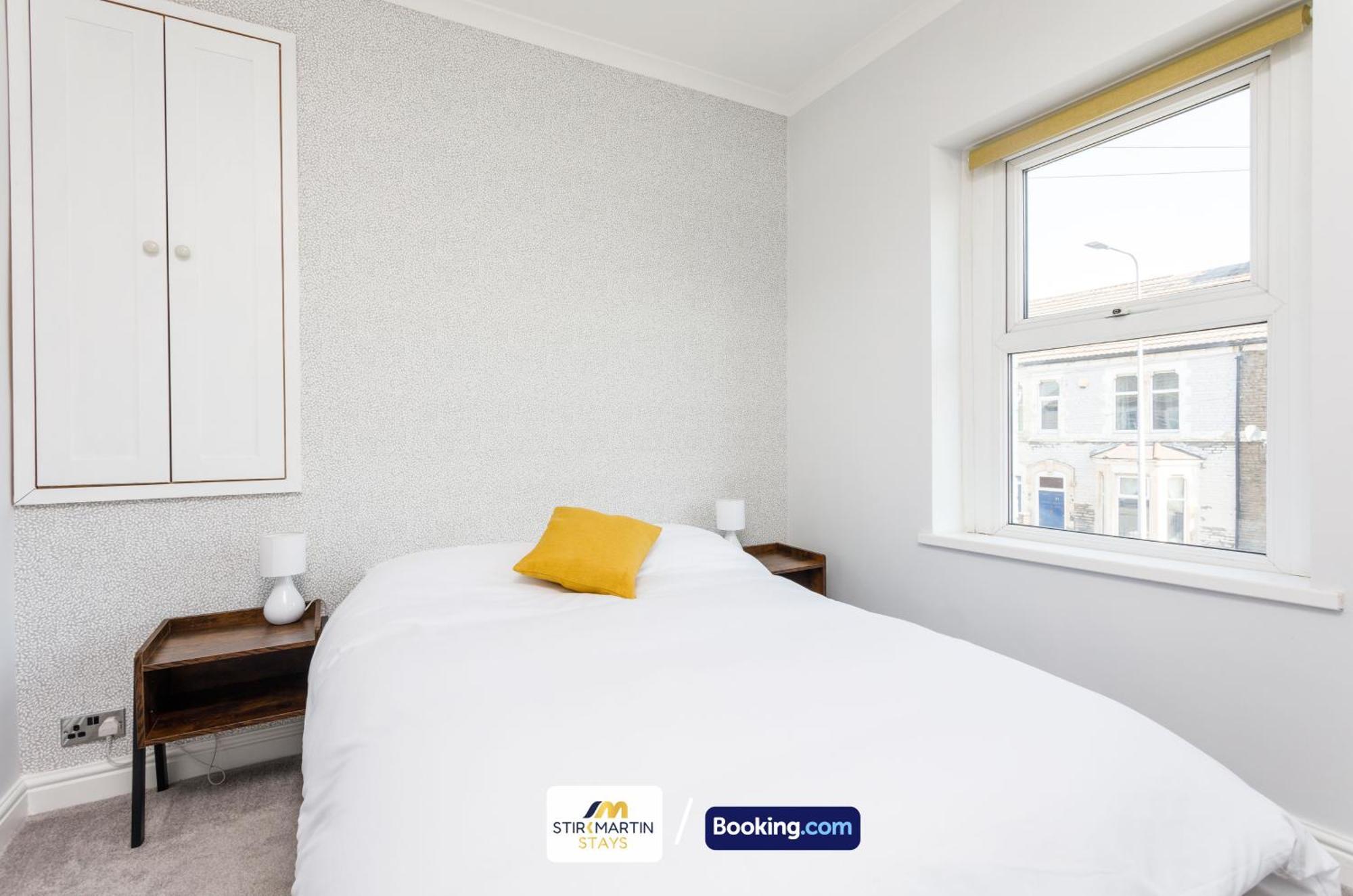 Comfy 3Bed House By Stirkmartin Stays Short Lets & Serviced Accommodation Cardiff With Free Parking & 8Mins To City Centre Bagian luar foto